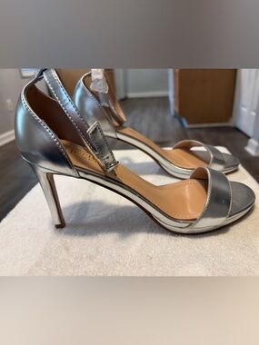 Brand New Eye-Catching Heels By DREAM PAIRS - Heel 3.5 Inches -  Size 7.5 Box 1B